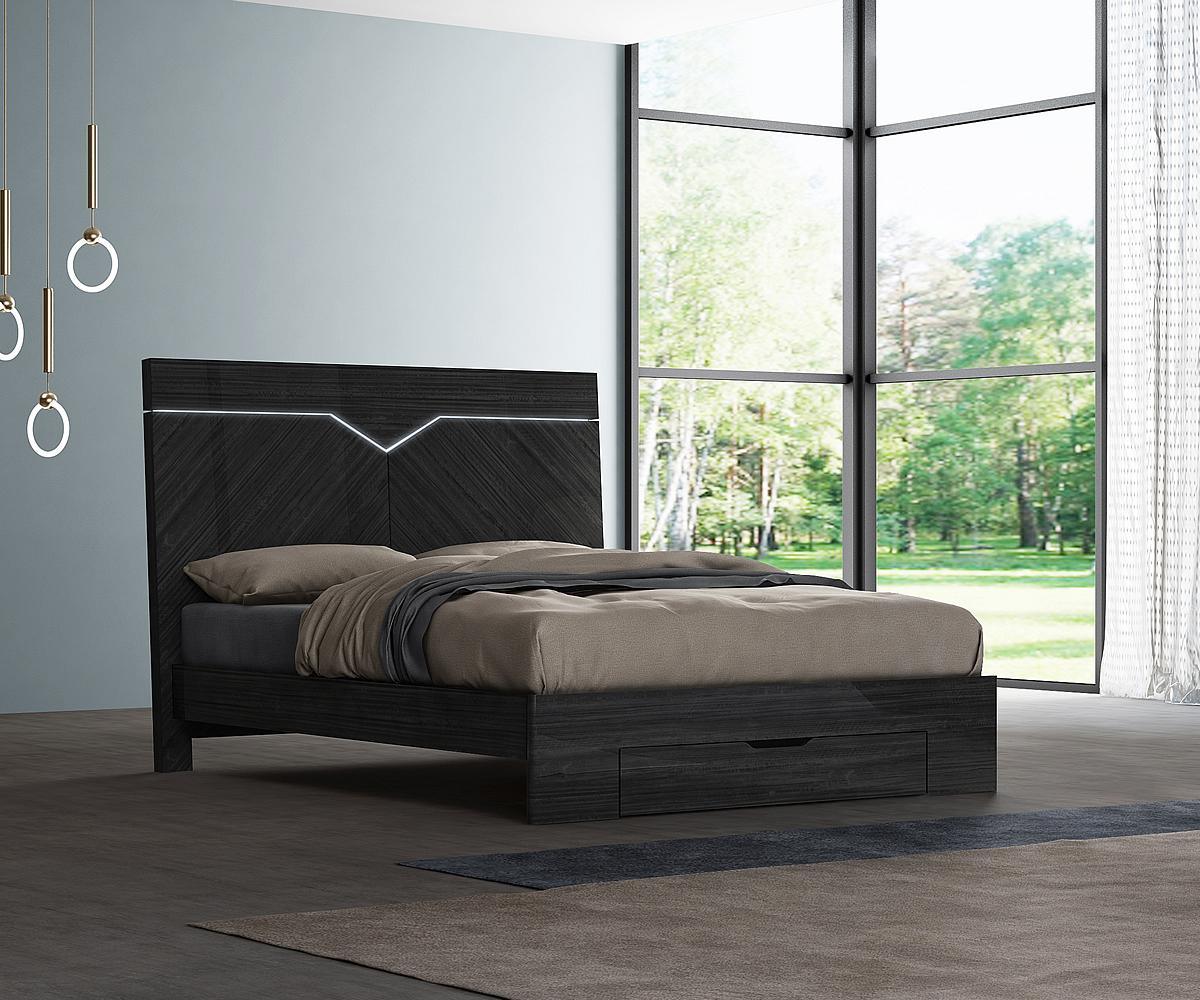 Stark - Lacquer Bed
